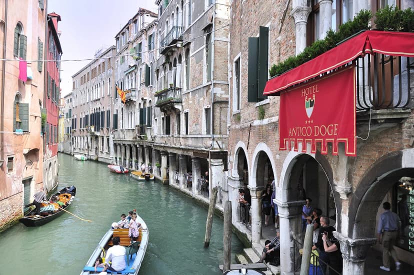 12 Best Restaurants in Venice: Where Locals Actually Eat (2026)