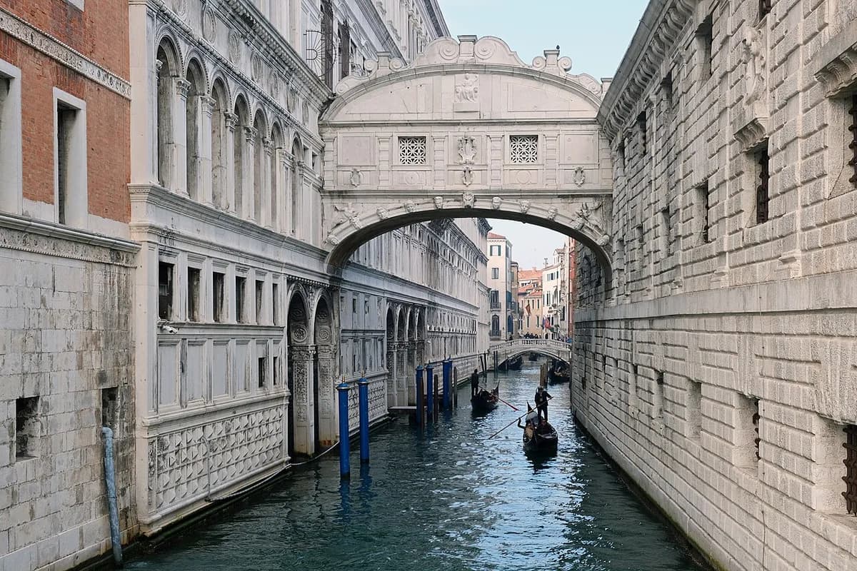 Bridge of Sighs Tickets, Prices & Opening Hours 2026: Visitor Guide