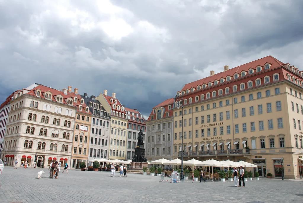 Dresden Neighborhoods Walk: Old Town, Neustadt & Elbe