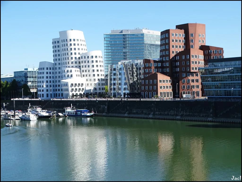 Düsseldorf Photography Guide: Light, Angles and Where to Shoot