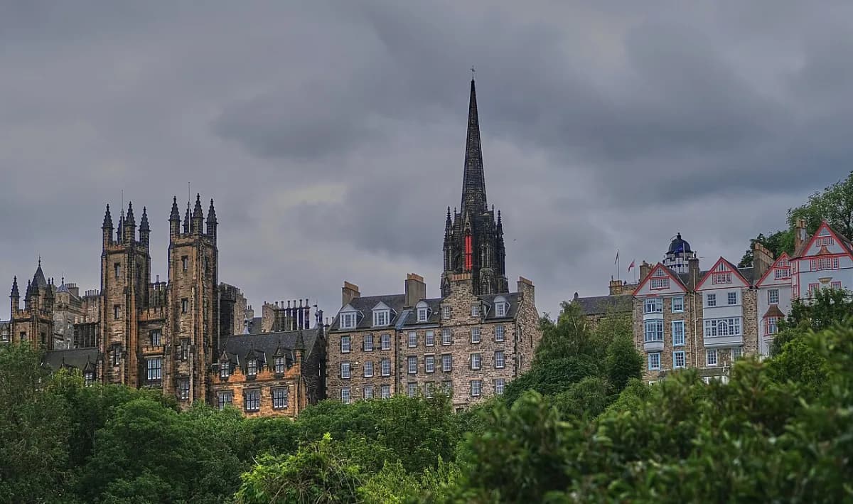 Edinburgh Attractions: 14 Landmark Visitor Guides with Tickets & Hours (2026)