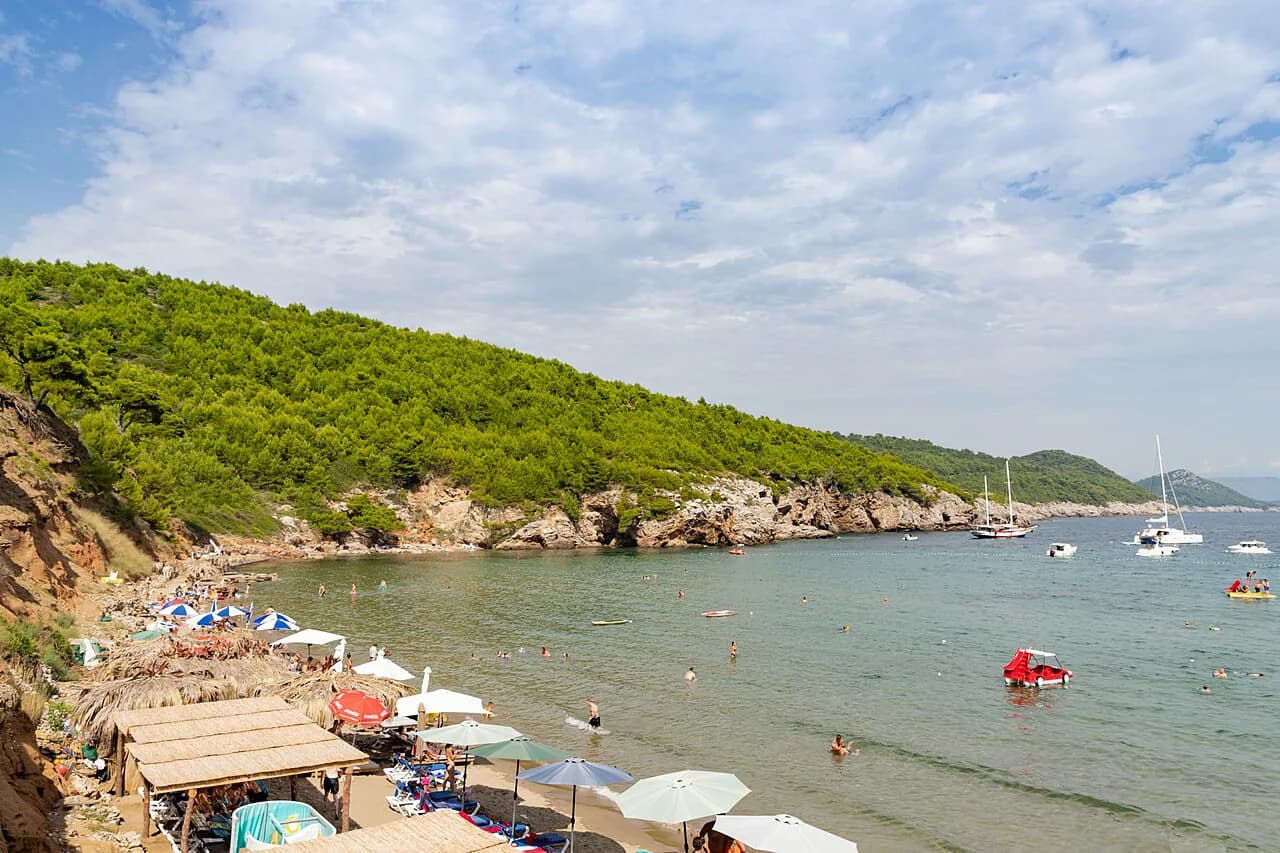 Elaphiti Islands Day Trip from Dubrovnik: Ferry vs. Tour Guide