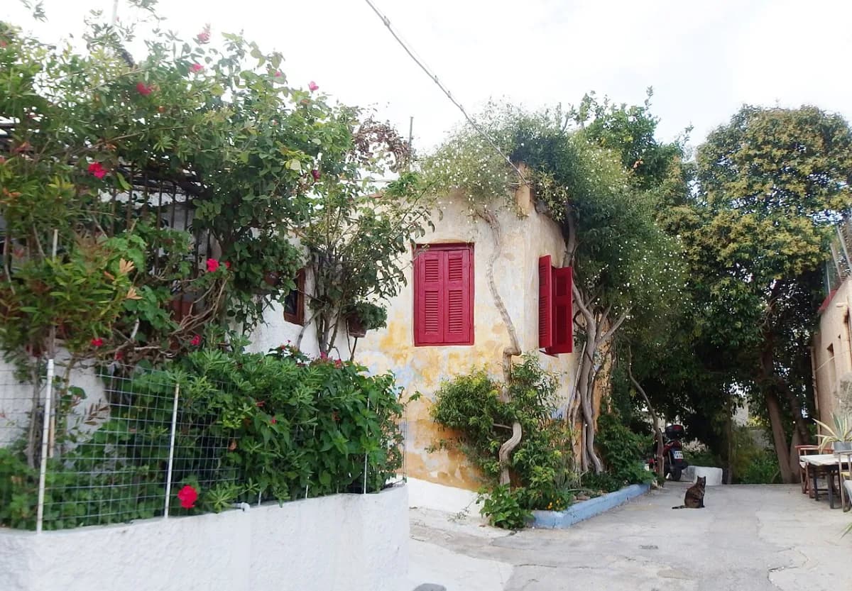 Greece Travel Guide: Cities, Itineraries & Top Attractions (2026)