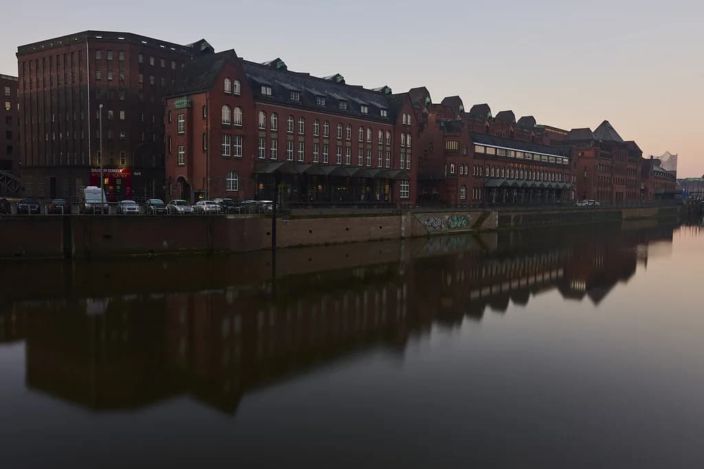 Hamburg Photography Spots: Architecture, Harbor and Street Guide