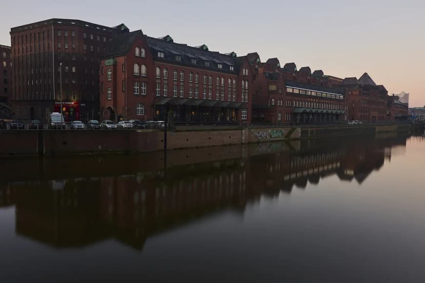 Hamburg Photography Spots: Architecture, Harbor and Street Guide
