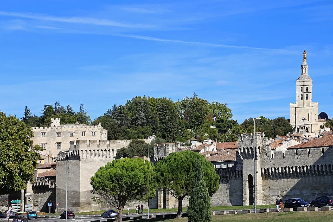 12 Hidden Gems in Avignon: Secret Spots & Unusual Things to Do