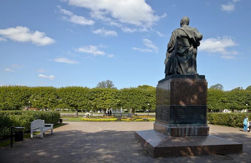 Kadriorg Tallinn Walking Route: Park, Palace and Waterfront Loop