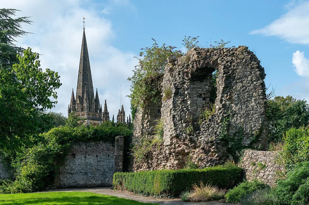 Llandaff Walking Route: 3 Best Trails & Historic Sights