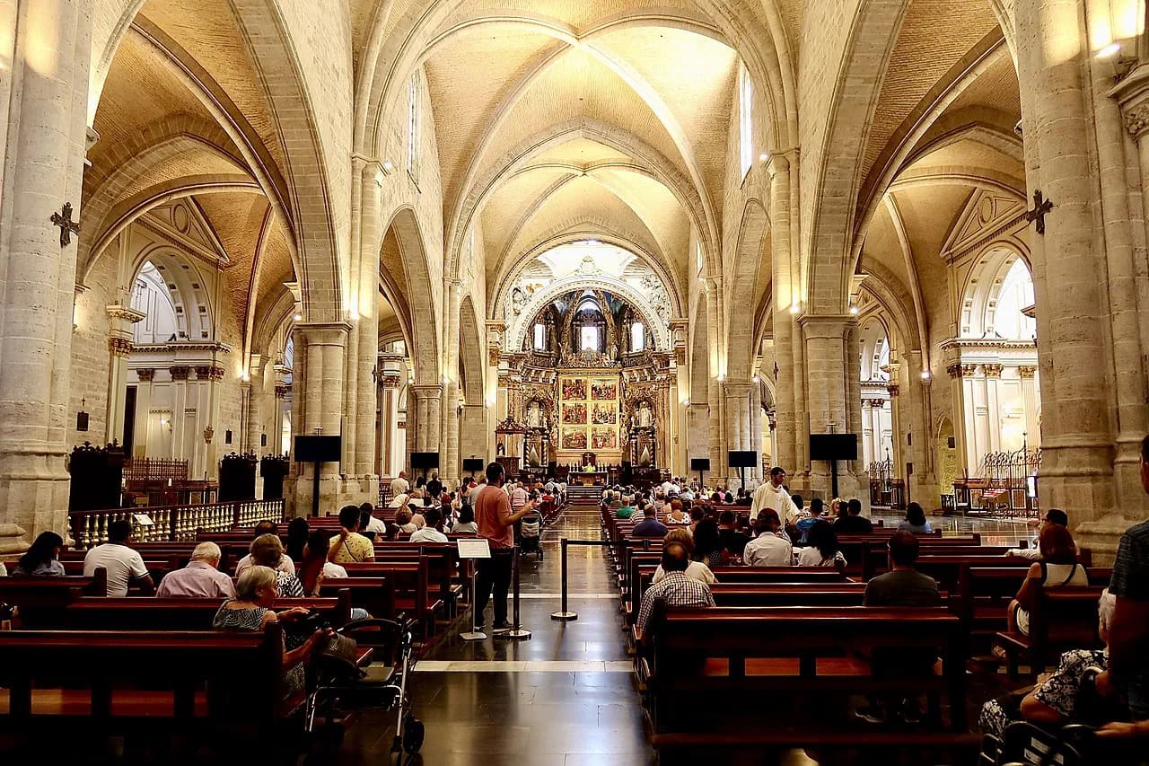 One Day in Valencia Itinerary: A Timed Route From Old Town to the Future