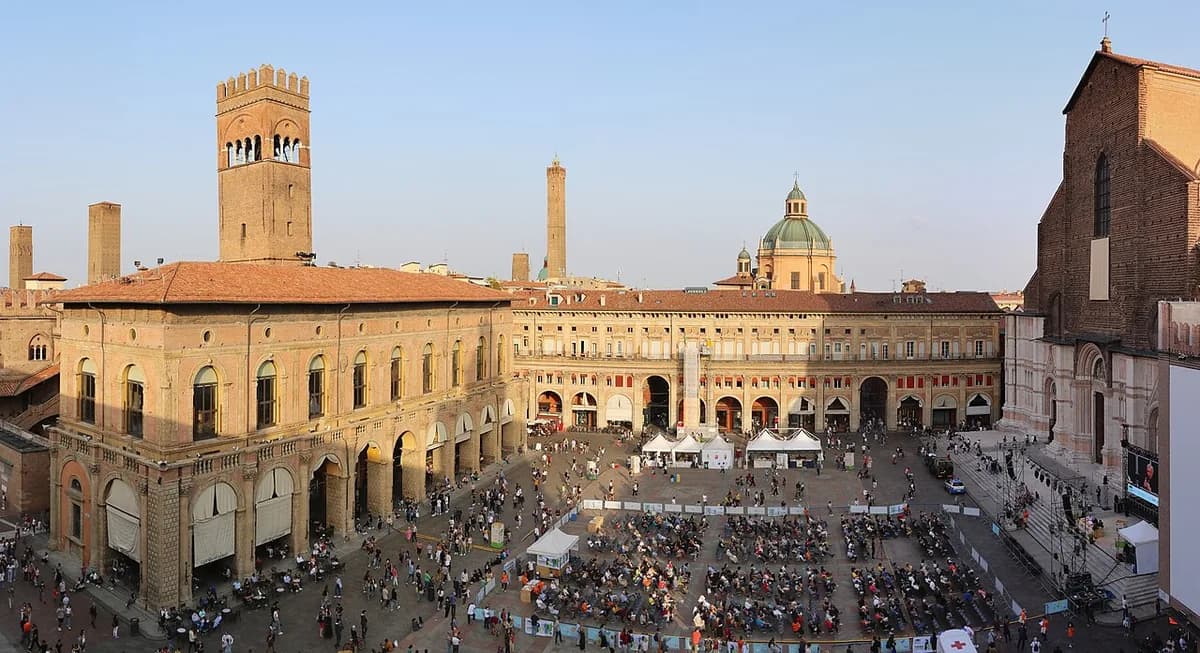 Piazza Maggiore Tickets, Prices & Opening Hours 2026: Visitor Guide