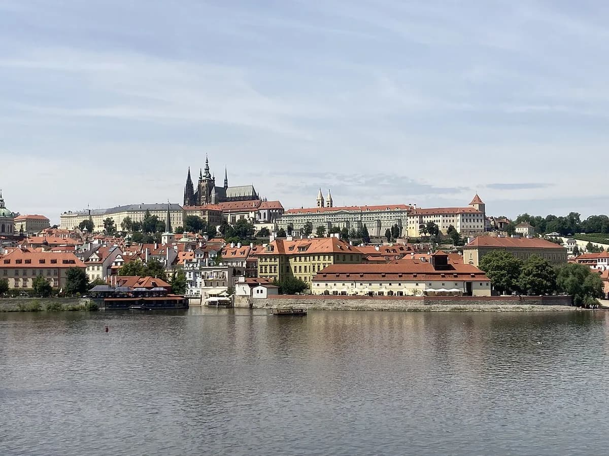 Prague Castle Visitor Guide 2026: Worth It, Tickets & How Long
