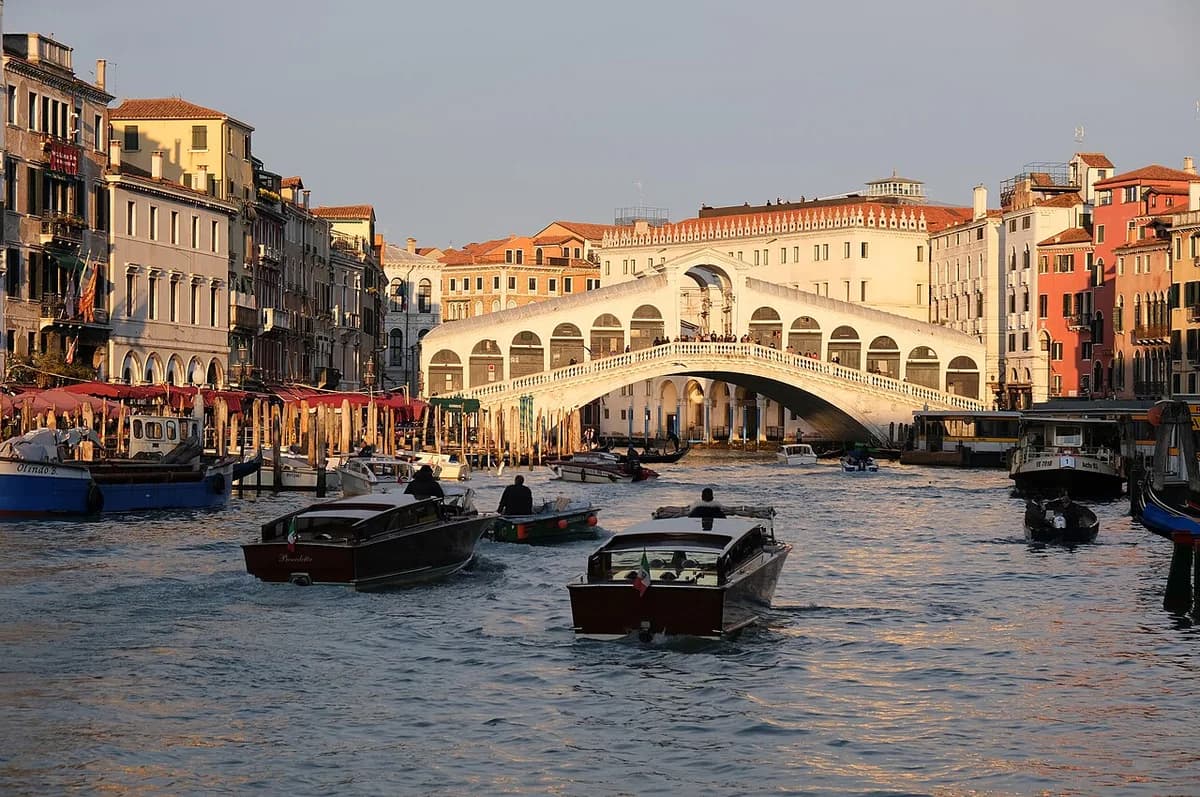 Rialto Bridge Tickets, Prices & Opening Hours 2026: Visitor Guide