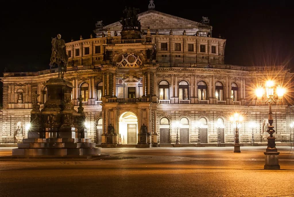 Semperoper Dresden Visitor Guide: Tours, Tickets and Etiquette