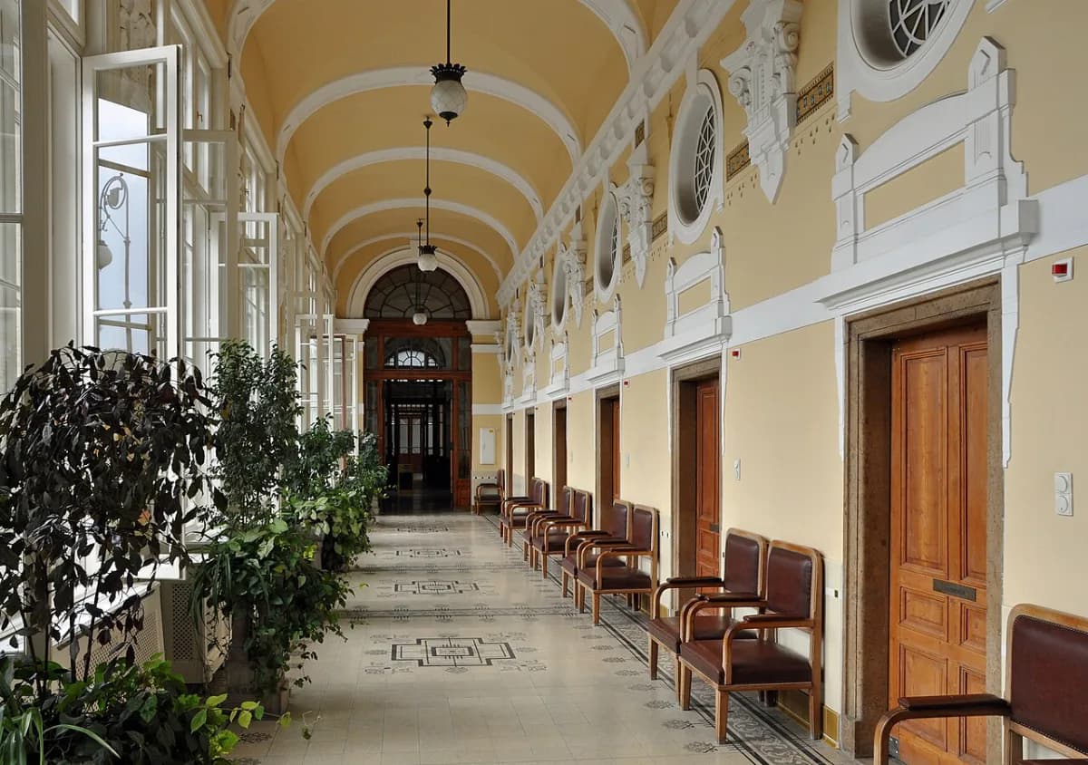 Szechenyi Baths Visitor Guide 2026: Worth It, Tickets & How Long