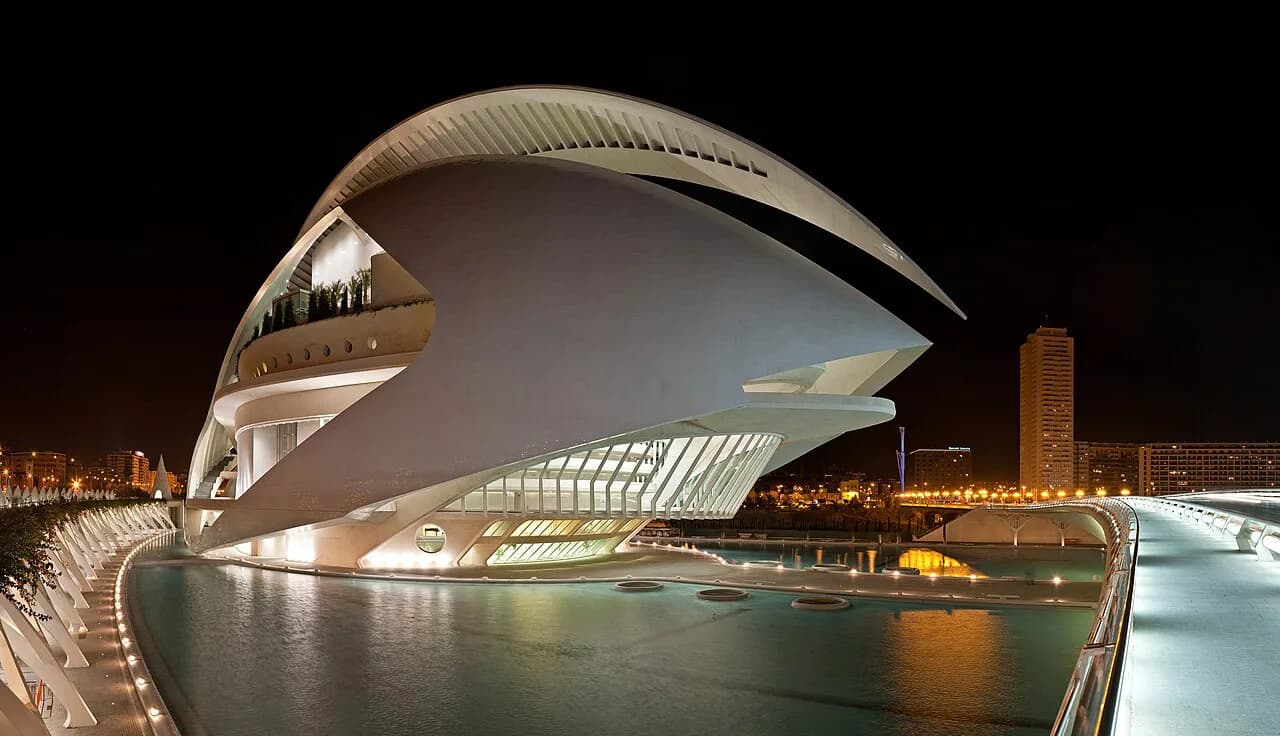 8 Best Things to Do in Valencia at Night (2026 Guide)