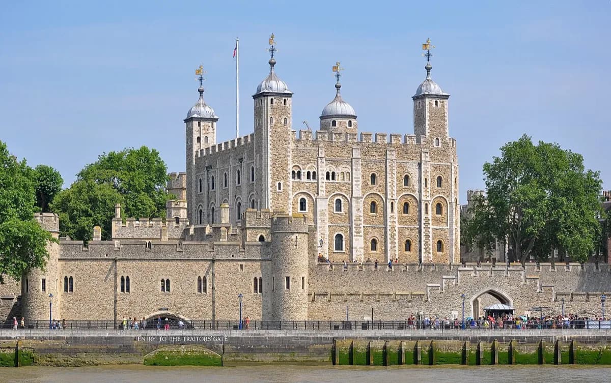 Tower of London Visitor Guide 2026: Worth It, Tickets & How Long