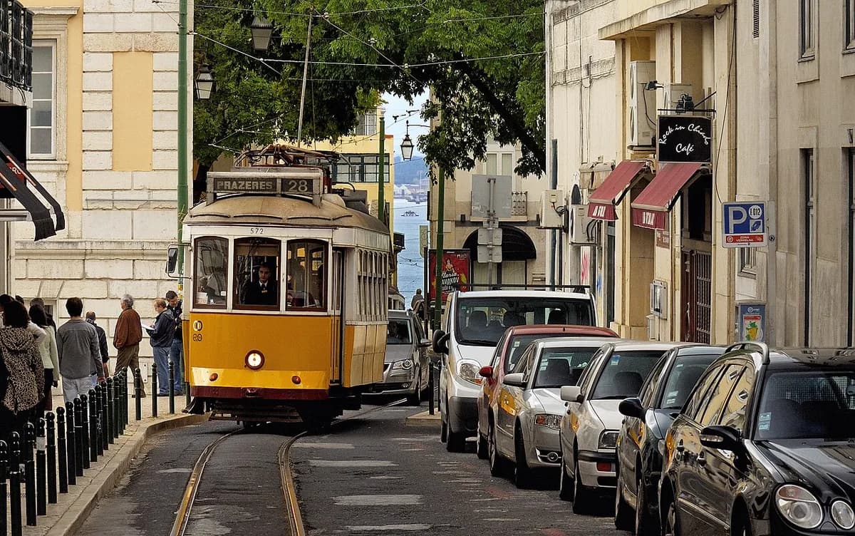 Tram 28 Lisbon Tickets, Prices & Opening Hours 2026: Visitor Guide