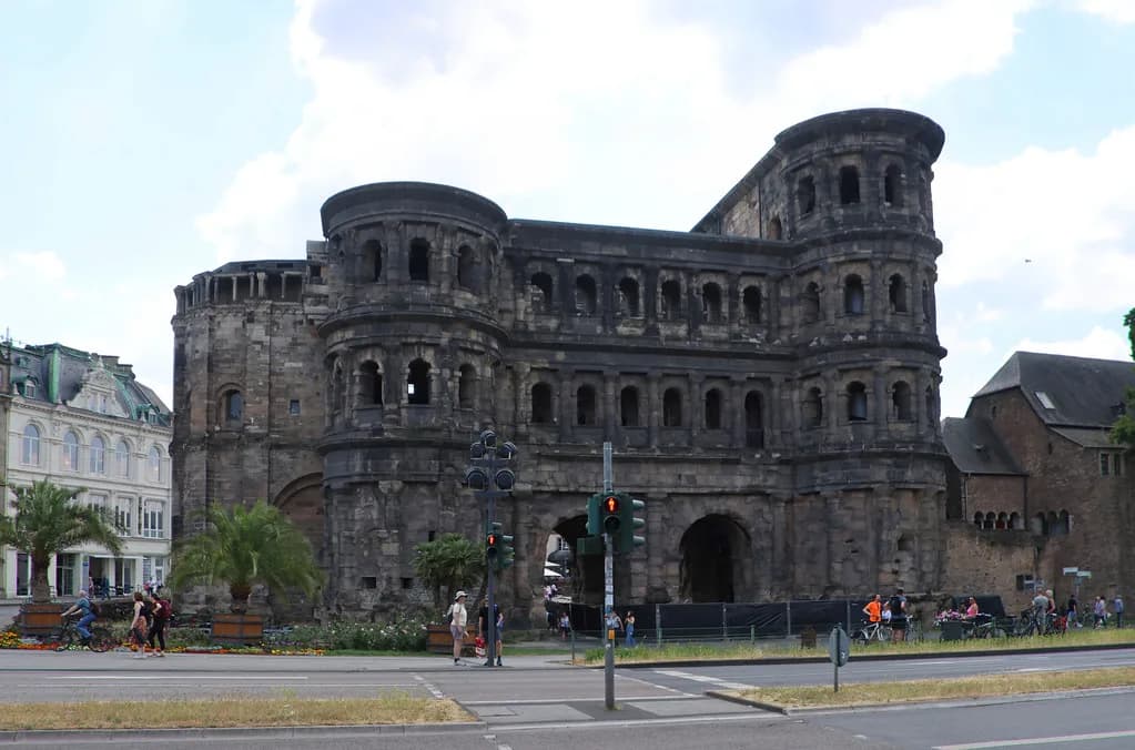 Stadtmuseum Simeonstift Trier: City History by the Porta Nigra