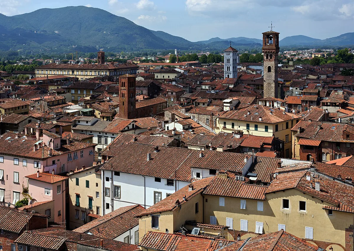 02 Lucca seen from Torre Guinigi — 1