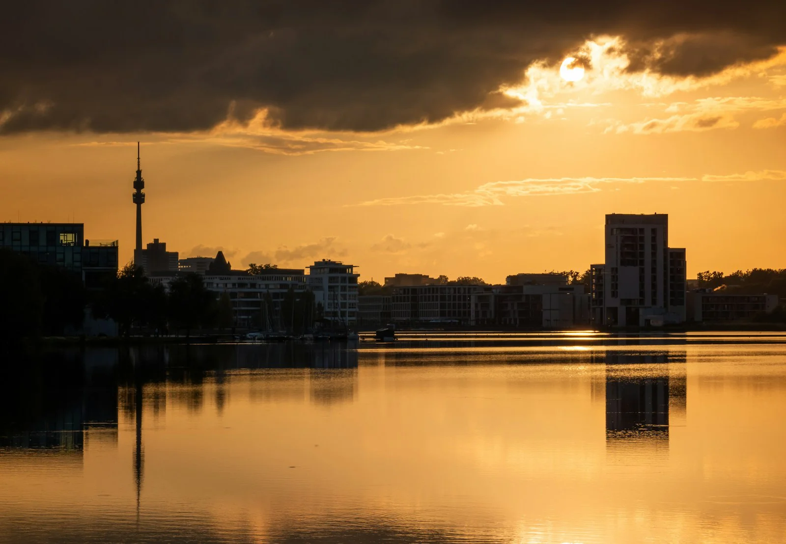 Florian Tower Dortmund: Westfalenpark Visitor Guide | Euro Landmarks