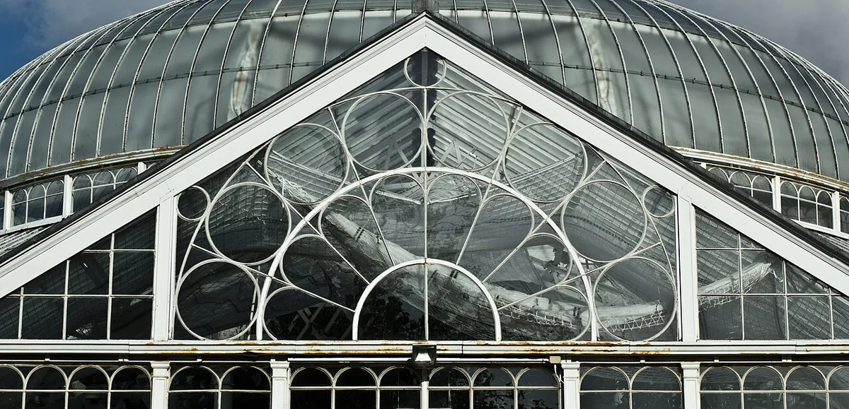 People's Palace and Winter Gardens glasshouse on Glasgow Green, United Kingdom — 1