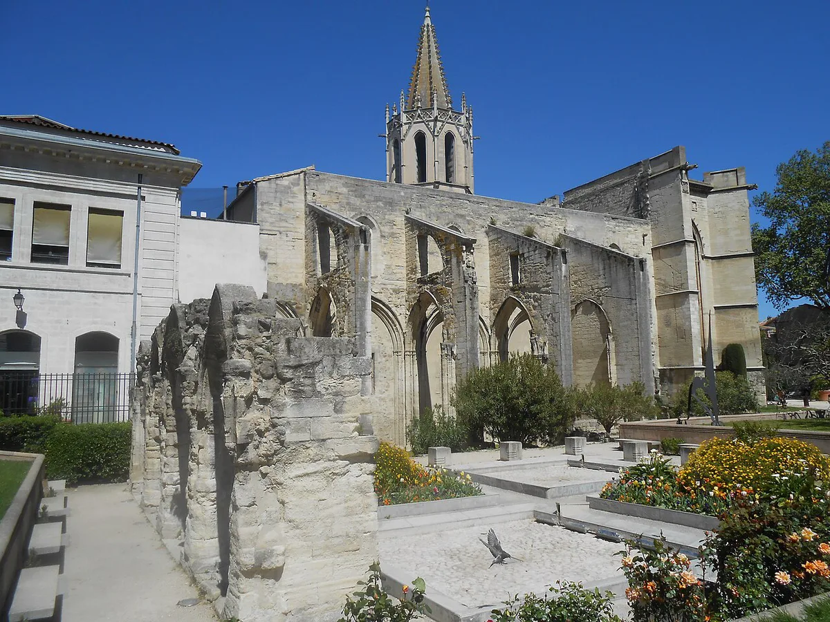 Free public landmarks and streets in Avignon, France — 1