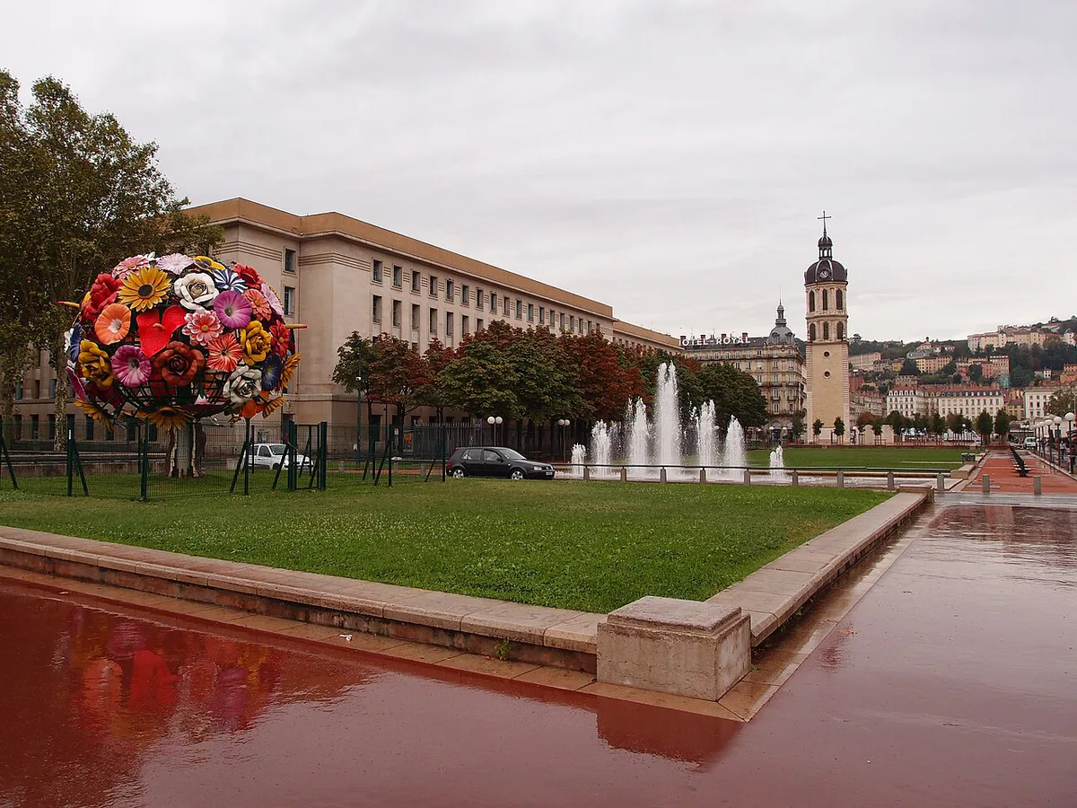 Free public landmarks and streets in Lyon, France — 2