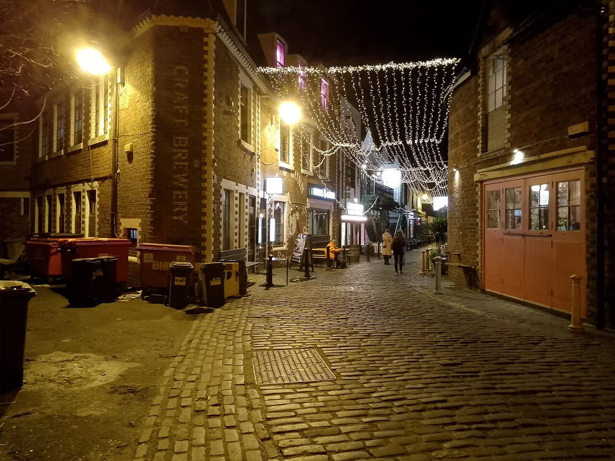 Ashton Lane (geograph 7708250) — 1