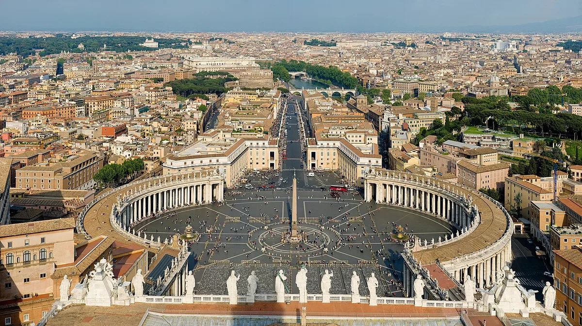 St Peter's Square Vatican City - April 2007 — 1