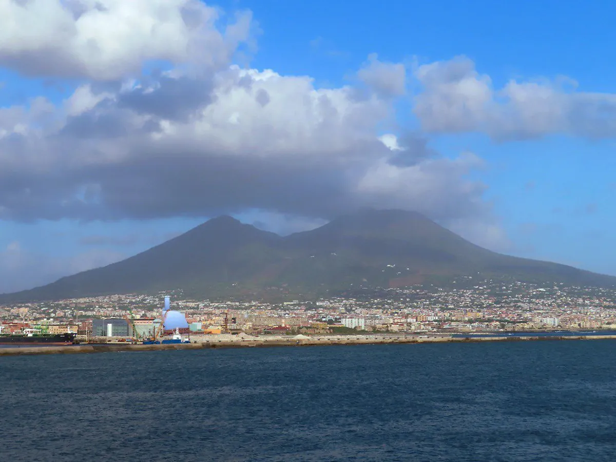 Logistics: Vesuvius Time Slots, the Circumvesuviana, and Activation Rules in Naples