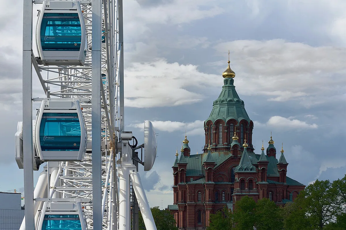 0211 Helsiniki Finnair sky wheel and Uspenski cathedral — 1