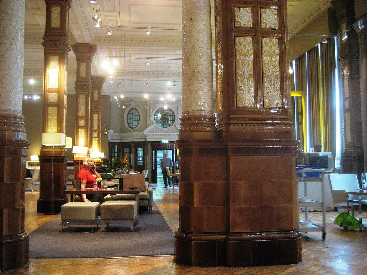 Cocktail bar interior in Manchester's Northern Quarter, United Kingdom — 1