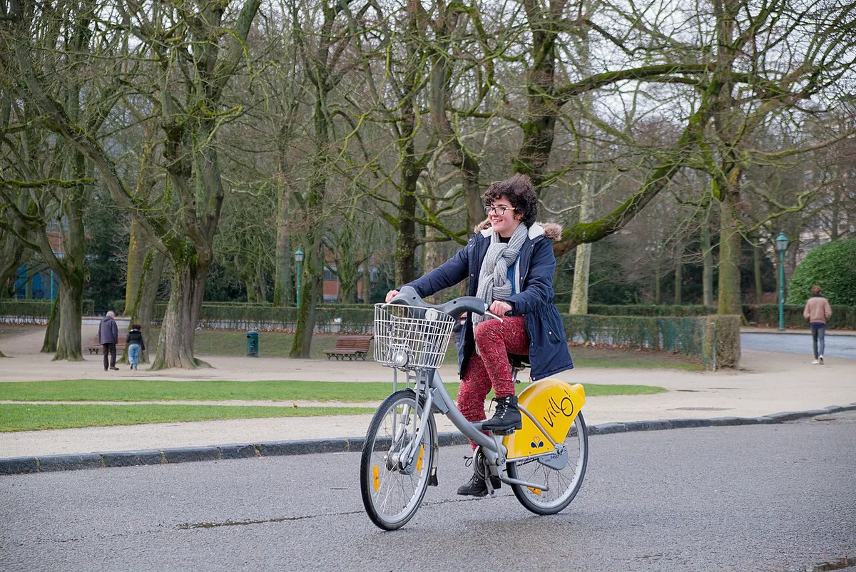 Villo! user in Parc du Cinquantenaire (DSCF7655) — 2