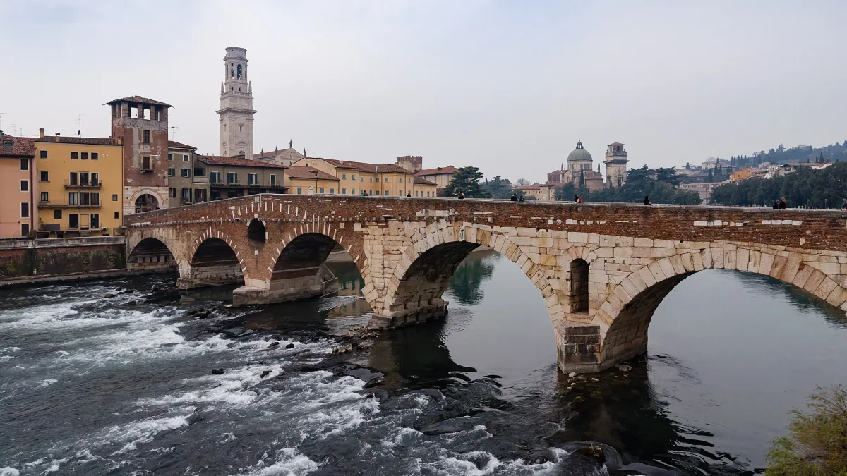 Ponte Pietra