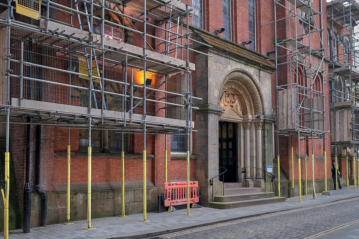 Interior of St Mary's Church, known as the Hidden Gem, in Manchester, United Kingdom — 2