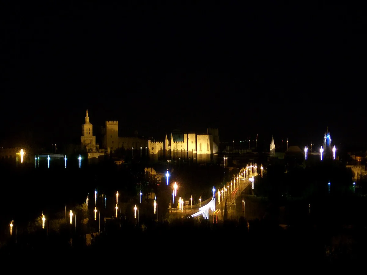 Illuminated streets and landmarks in Avignon at night, France — 1