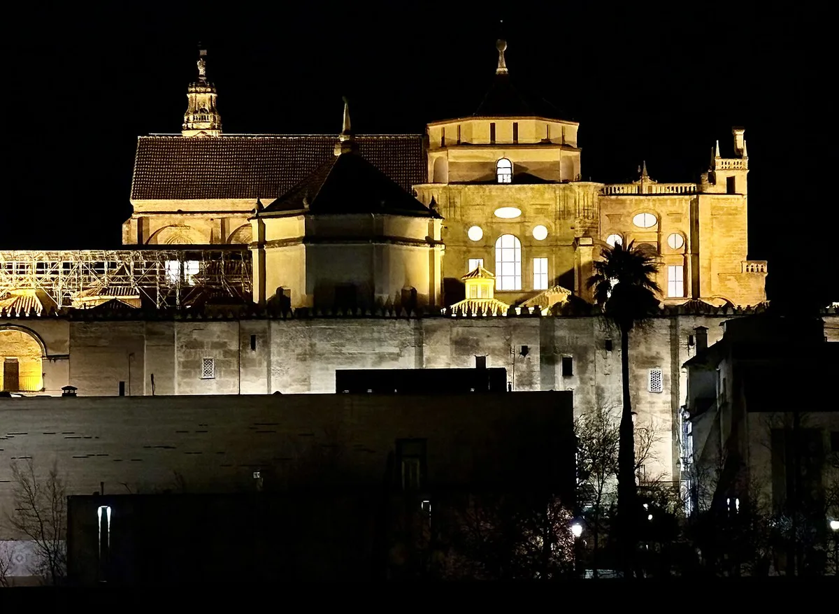 Illuminated streets and landmarks in Cordoba at night, Spain — 2