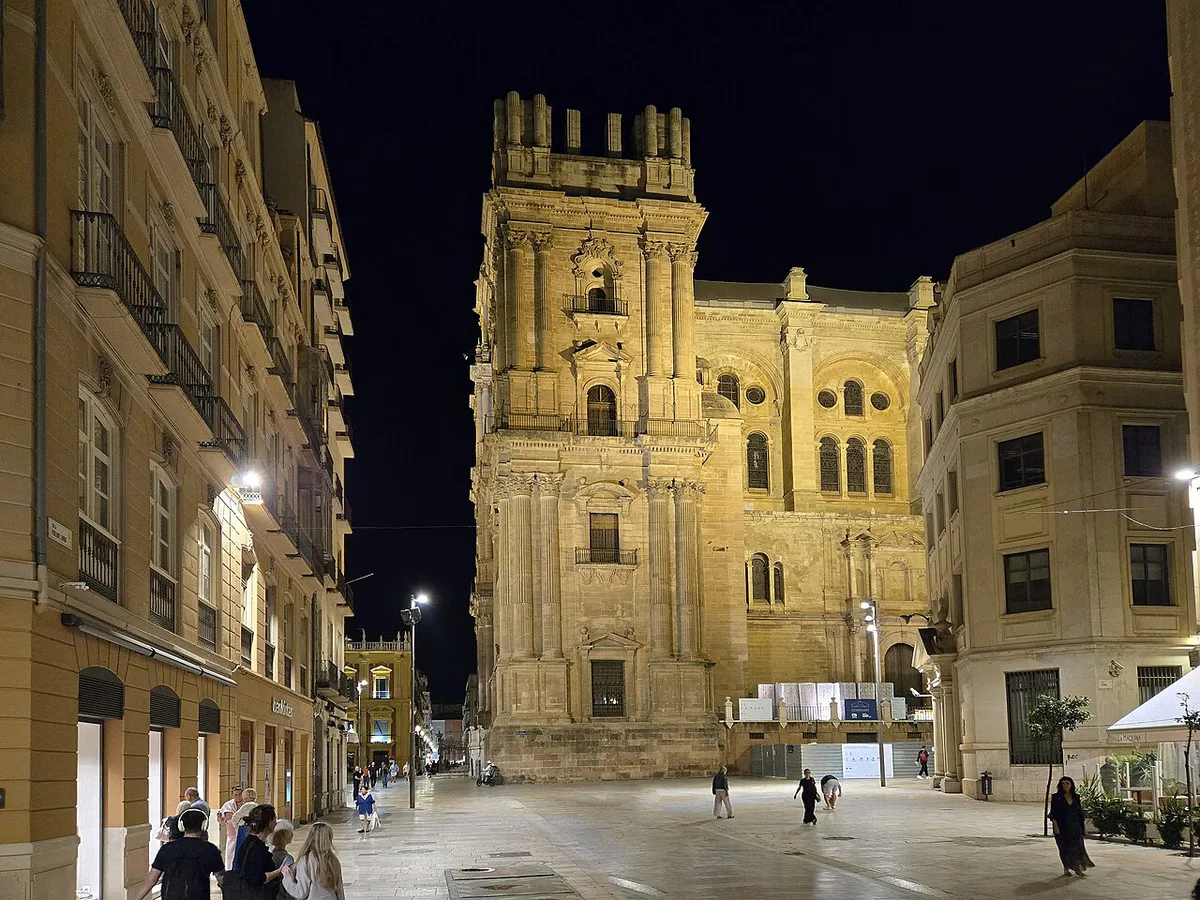 Illuminated streets and landmarks in Malaga at night, Spain — 2