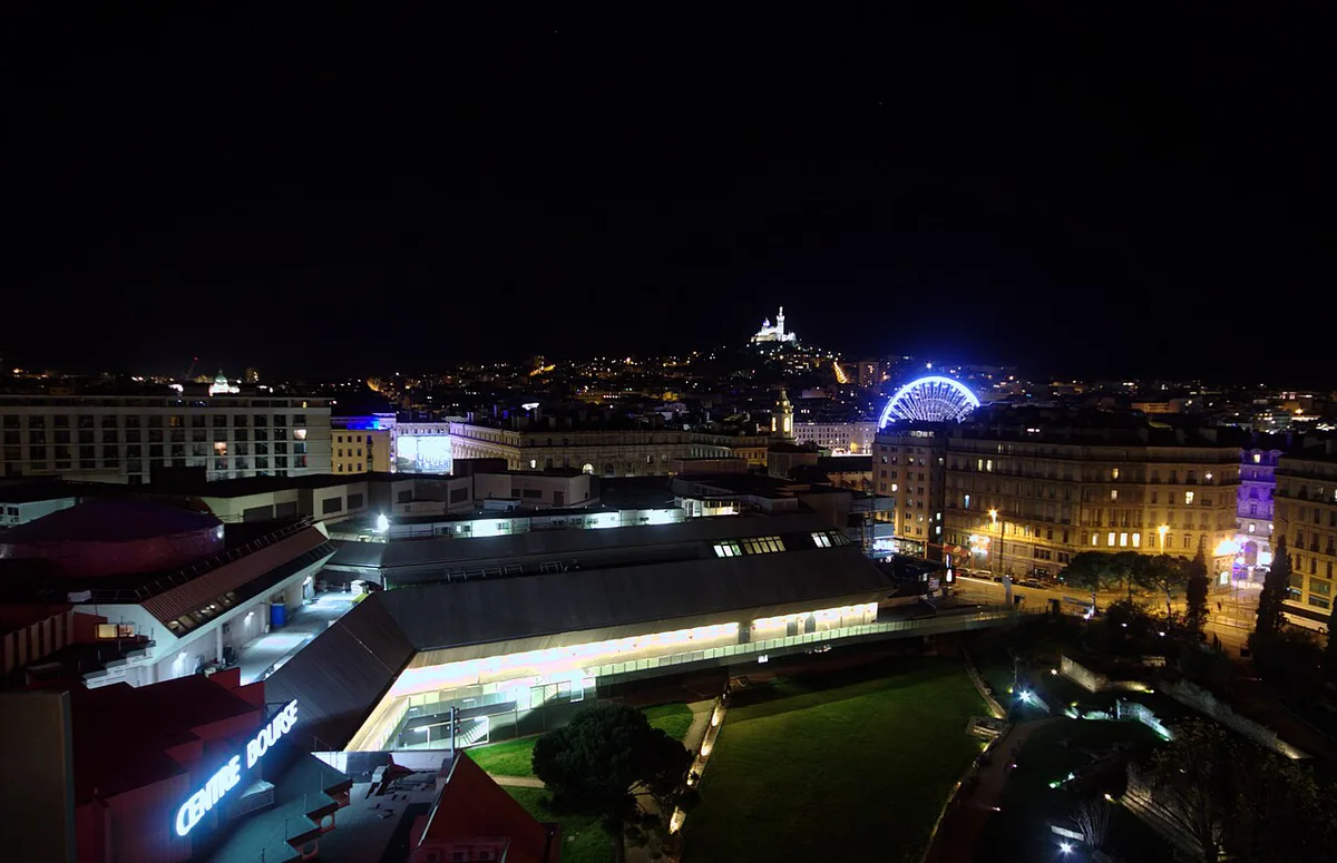 Illuminated streets and landmarks in Marseille at night, France — 1