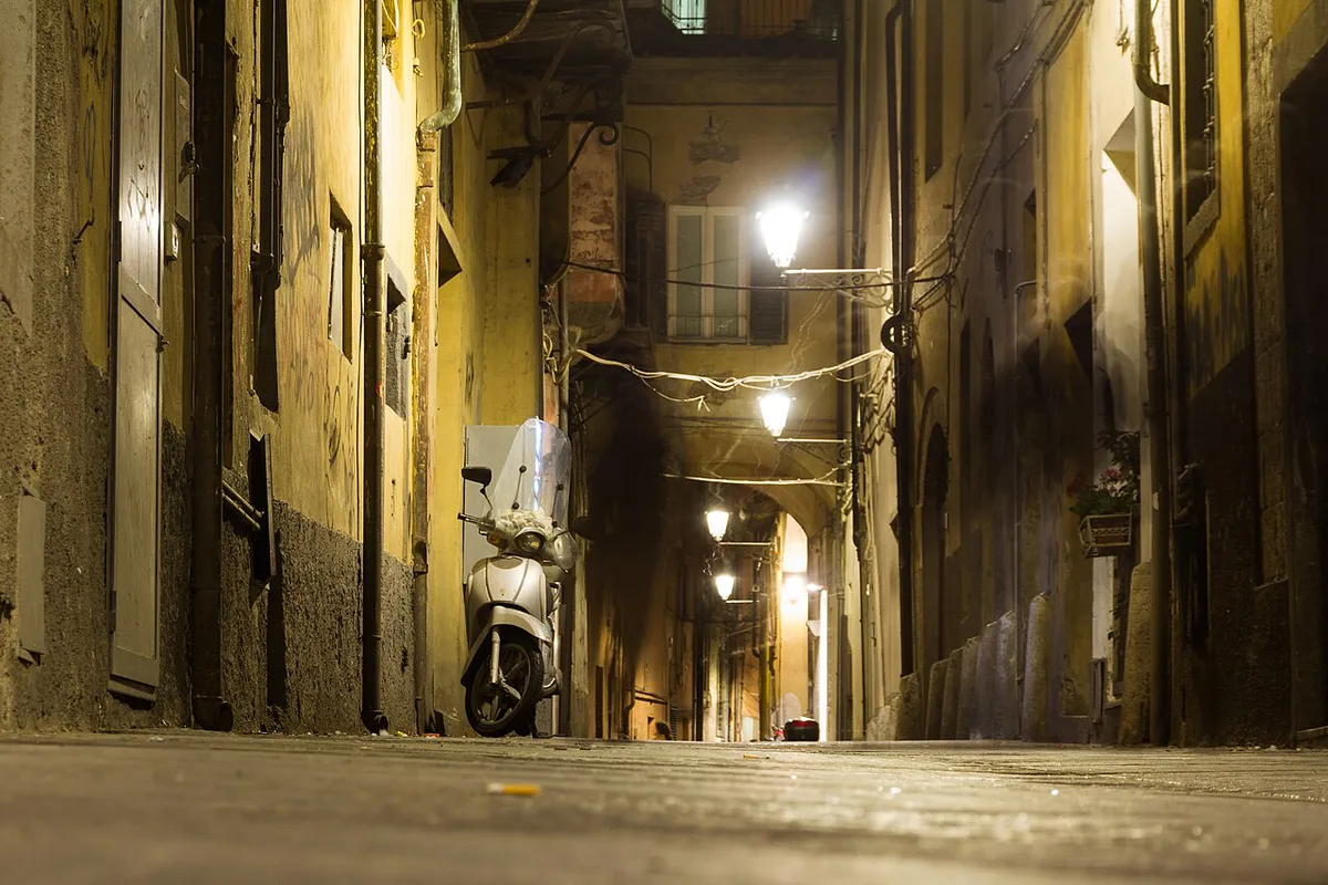 Illuminated streets and landmarks in Pisa at night, Italy — 1