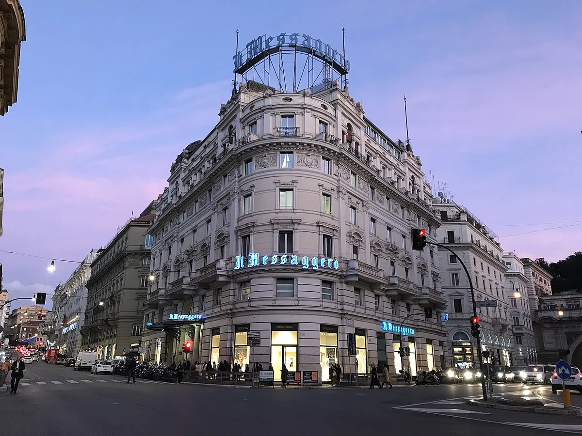 Edificio “Il Messaggero” nella via del Tritone Roma — 1